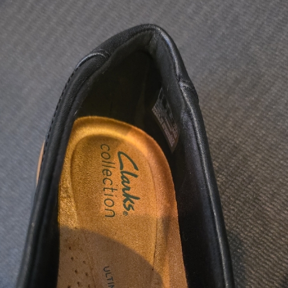 Clarks Women's Black Loafers - Picture 6 of 9